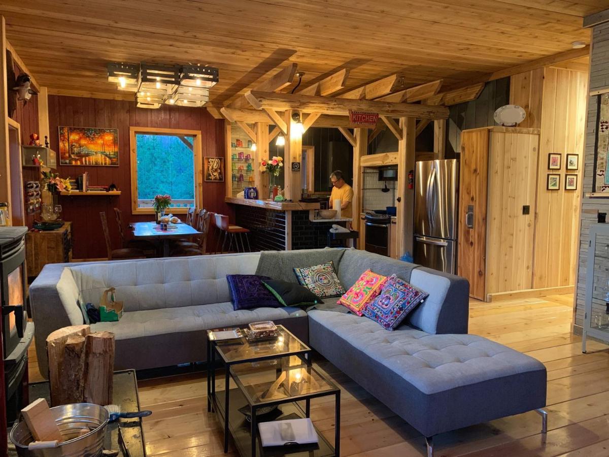 Ldr Lodge - Last Dollar Ranch Smithers Exteriör bild