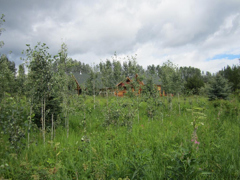 Ldr Lodge - Last Dollar Ranch Smithers Exteriör bild