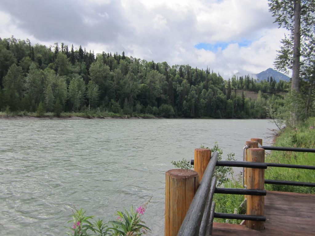 Ldr Lodge - Last Dollar Ranch Smithers Exteriör bild