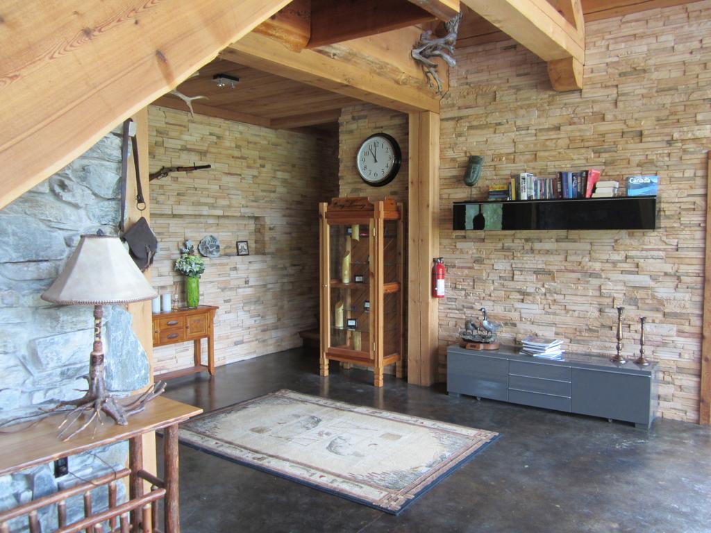 Ldr Lodge - Last Dollar Ranch Smithers Rum bild