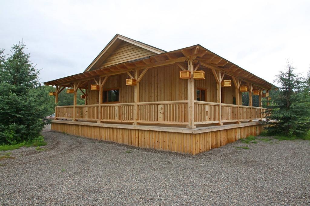Ldr Lodge - Last Dollar Ranch Smithers Exteriör bild