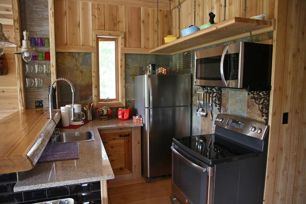 Ldr Lodge - Last Dollar Ranch Smithers Exteriör bild