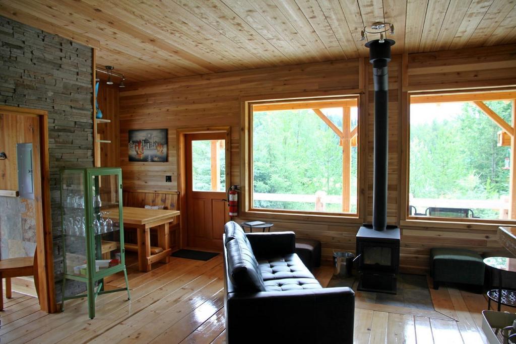 Ldr Lodge - Last Dollar Ranch Smithers Exteriör bild