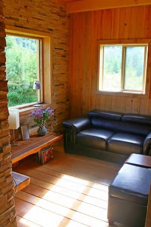 Ldr Lodge - Last Dollar Ranch Smithers Exteriör bild